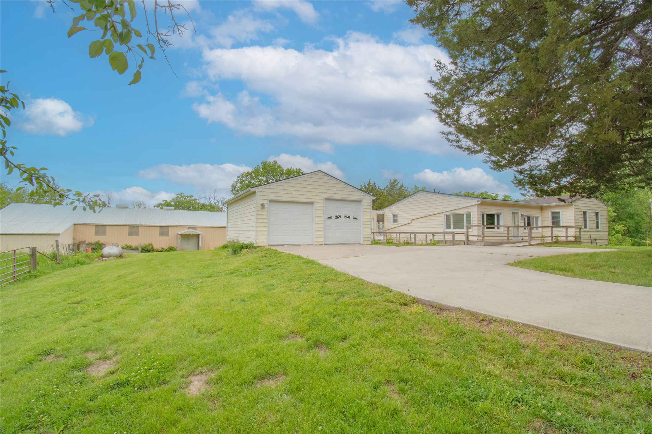 17954 510th Street, Chariton, Iowa image 1