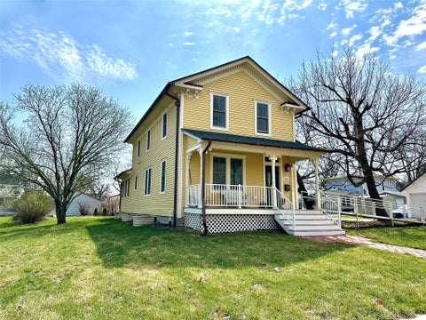 Homes For Sale - 1316 4th Avenue<br/> Grinnell, IA 50112