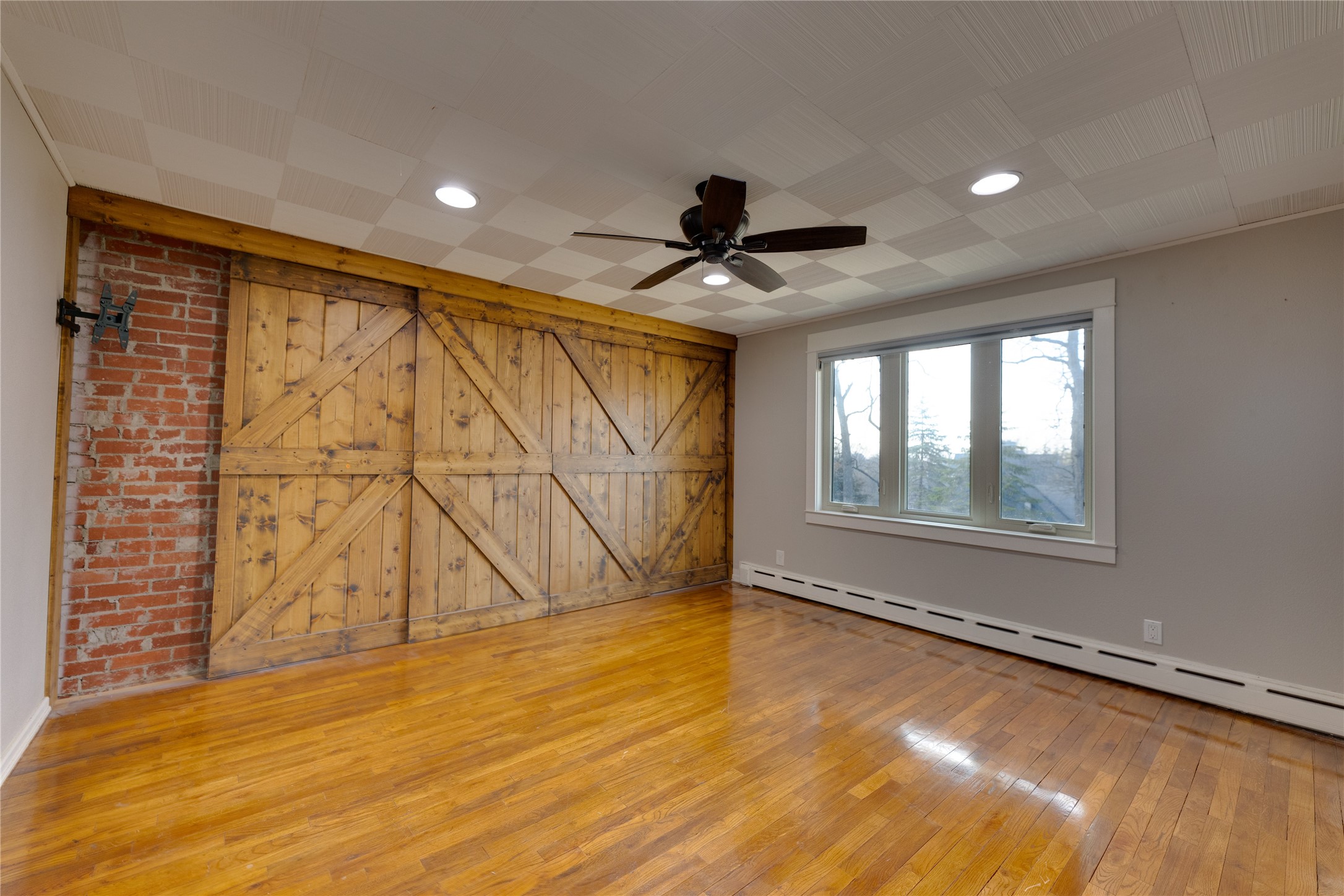 641 228th Place, Pella, Iowa image 18