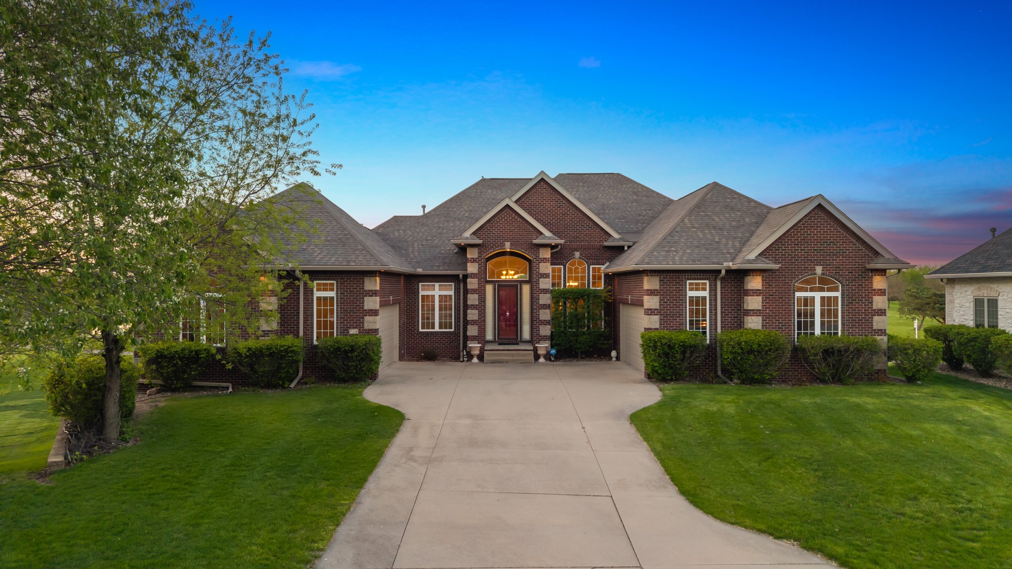 716 NE Pinnacle Court