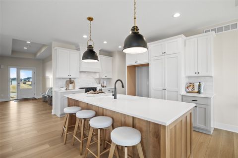 2301 Green Leaf Circle Norwalk IA 50211