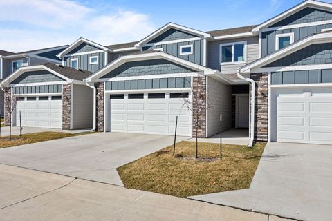 Homes For Sale - 270 NW Waverly Drive<br/> Waukee, IA 50263