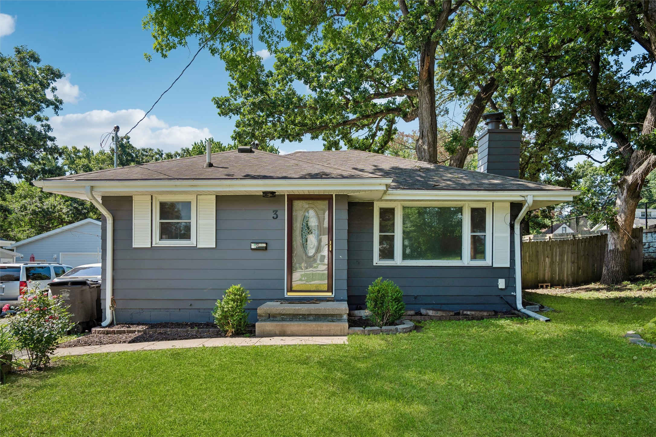 Photo 1 of 28 — 3 E Bell Avenue, Des Moines, IA 50315