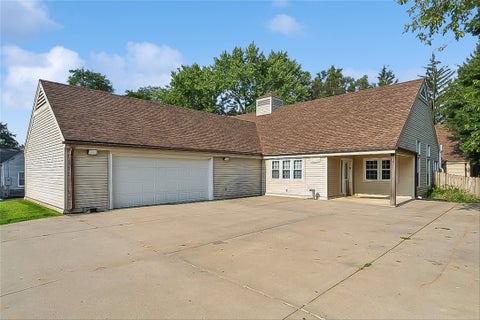 Homes For Sale - 3114 E 42nd Street<br/> Des Moines, IA 50317