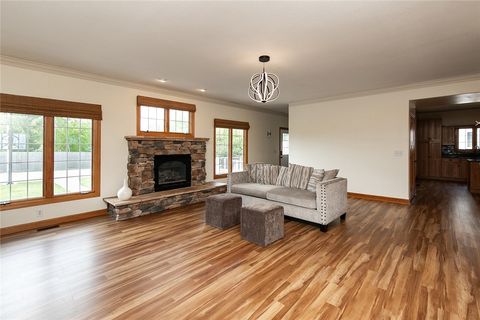 Single Family Residence in Waukee IA 2980 Timberline Drive 2.jpg