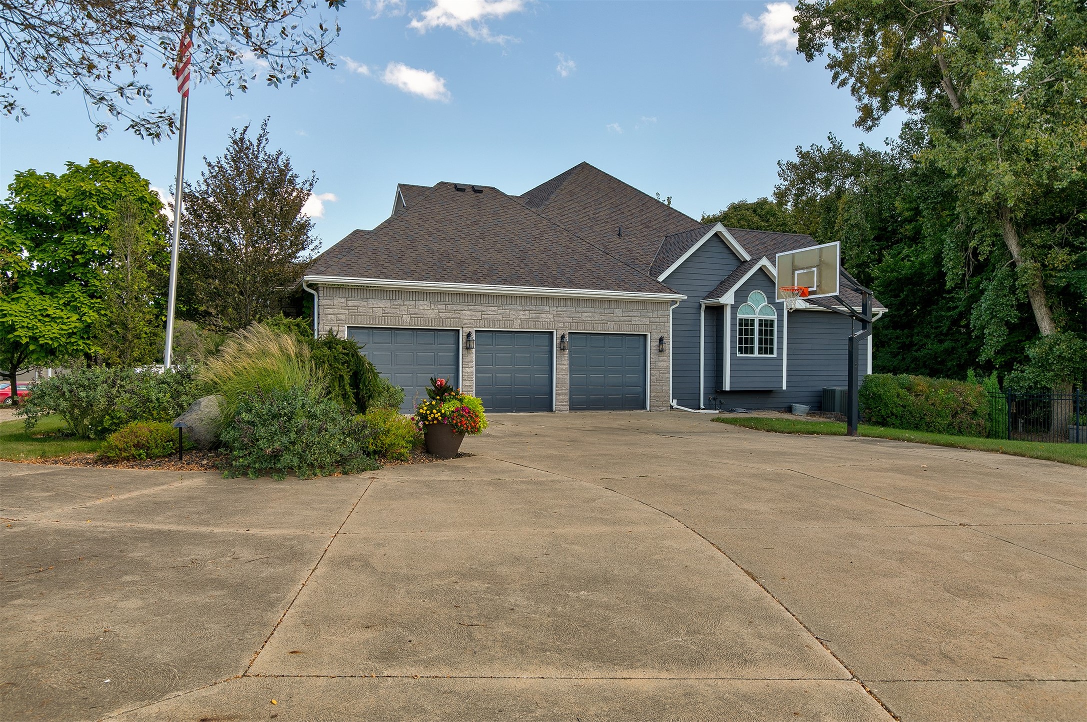 7350 Eagle Pointe Drive, Johnston, Iowa image 35