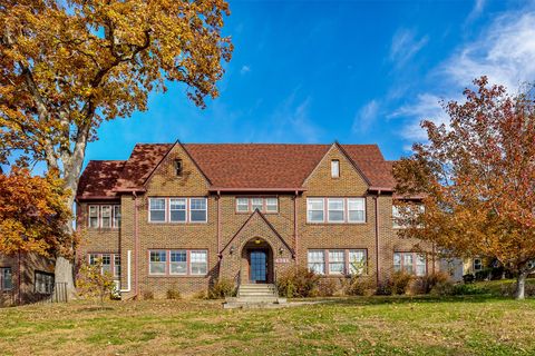 Condo For Sale - 4341 Grand Avenue #4<br/> Des Moines, IA 50312
