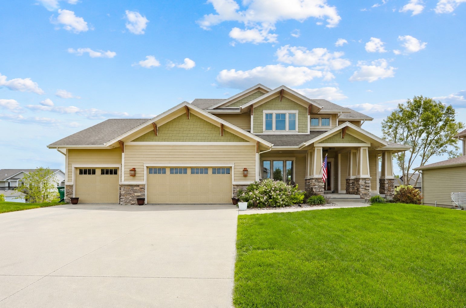 422 Stonegate Court SW