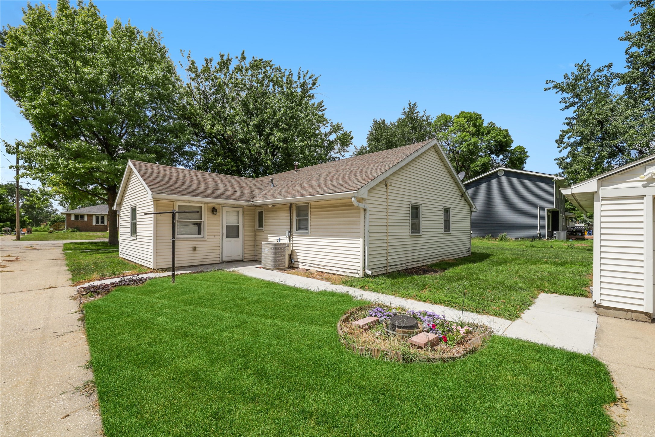 6585 NW 56th Street, Johnston, Iowa image 24