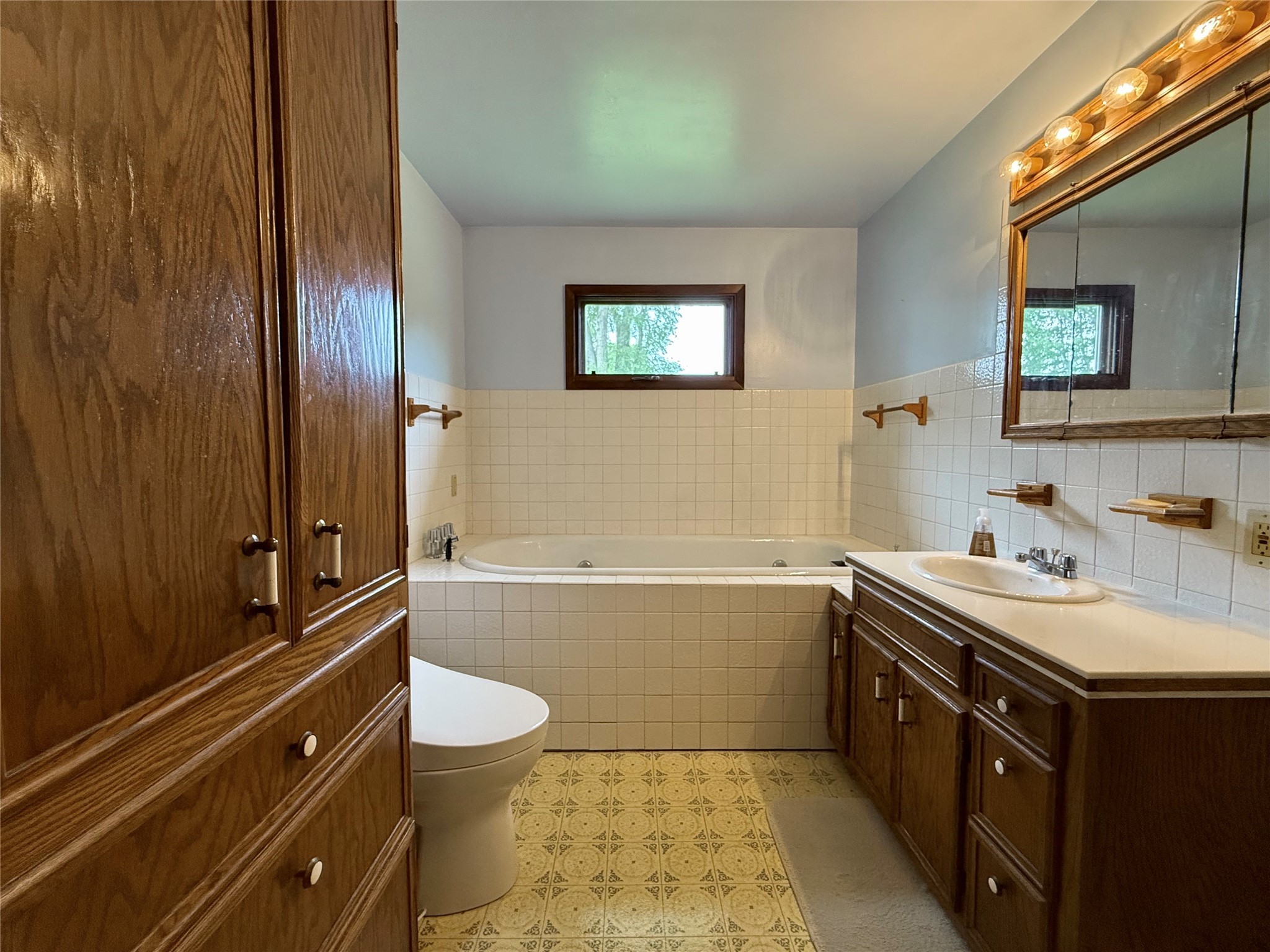 4564 NE 34th Court, Des Moines, Iowa image 14