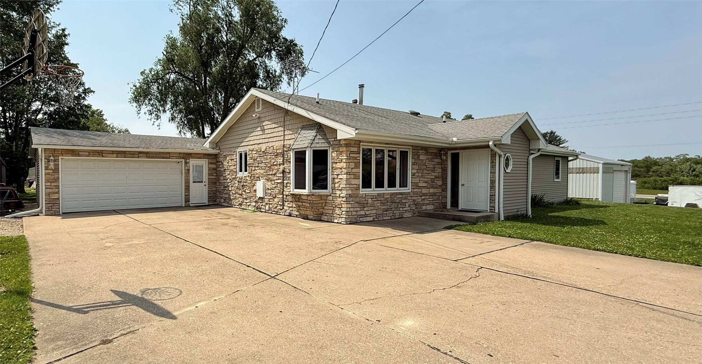 4564 NE 34th Court, Des Moines, Iowa image 1