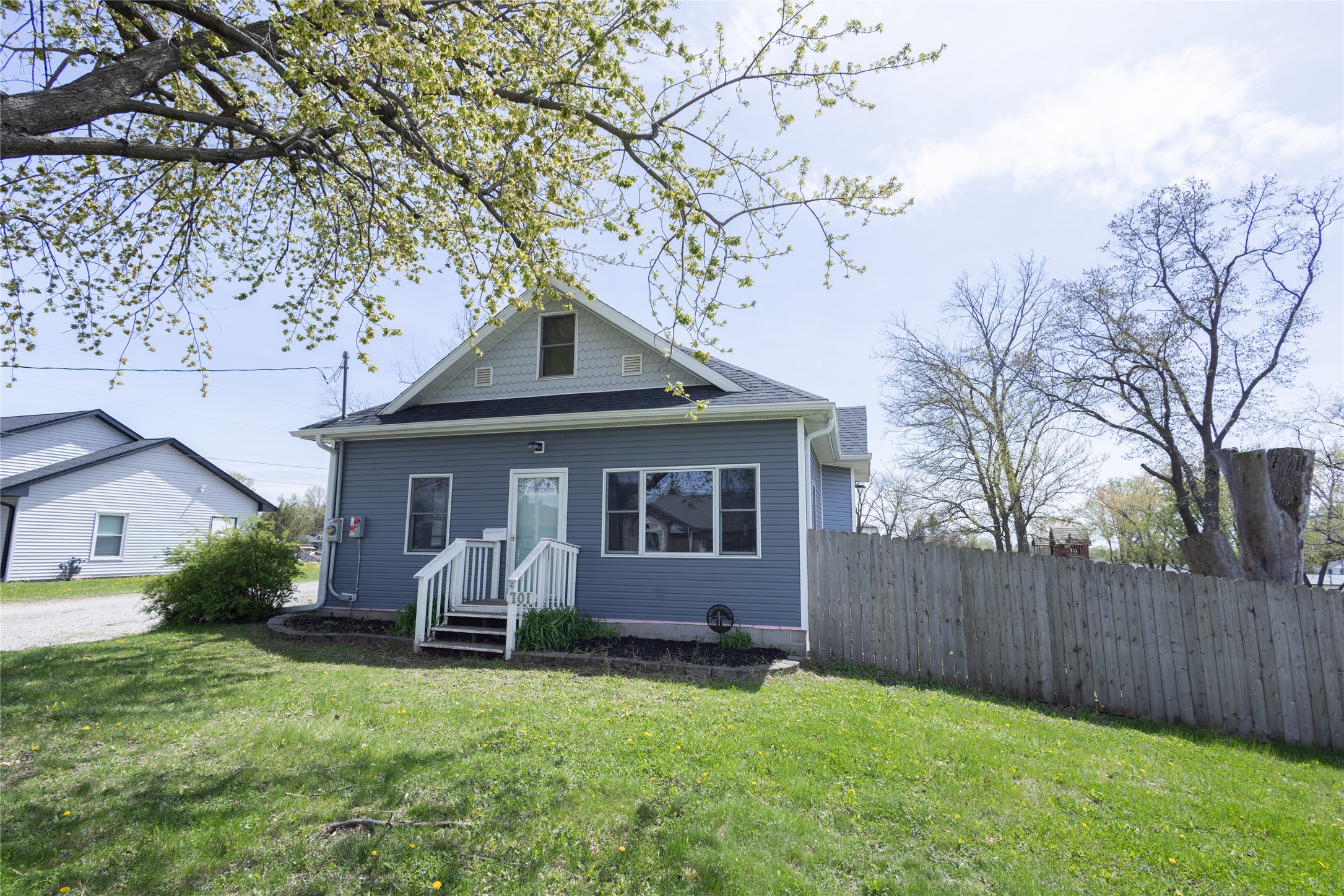 701 S 5th Avenue, Newton, Iowa image 1