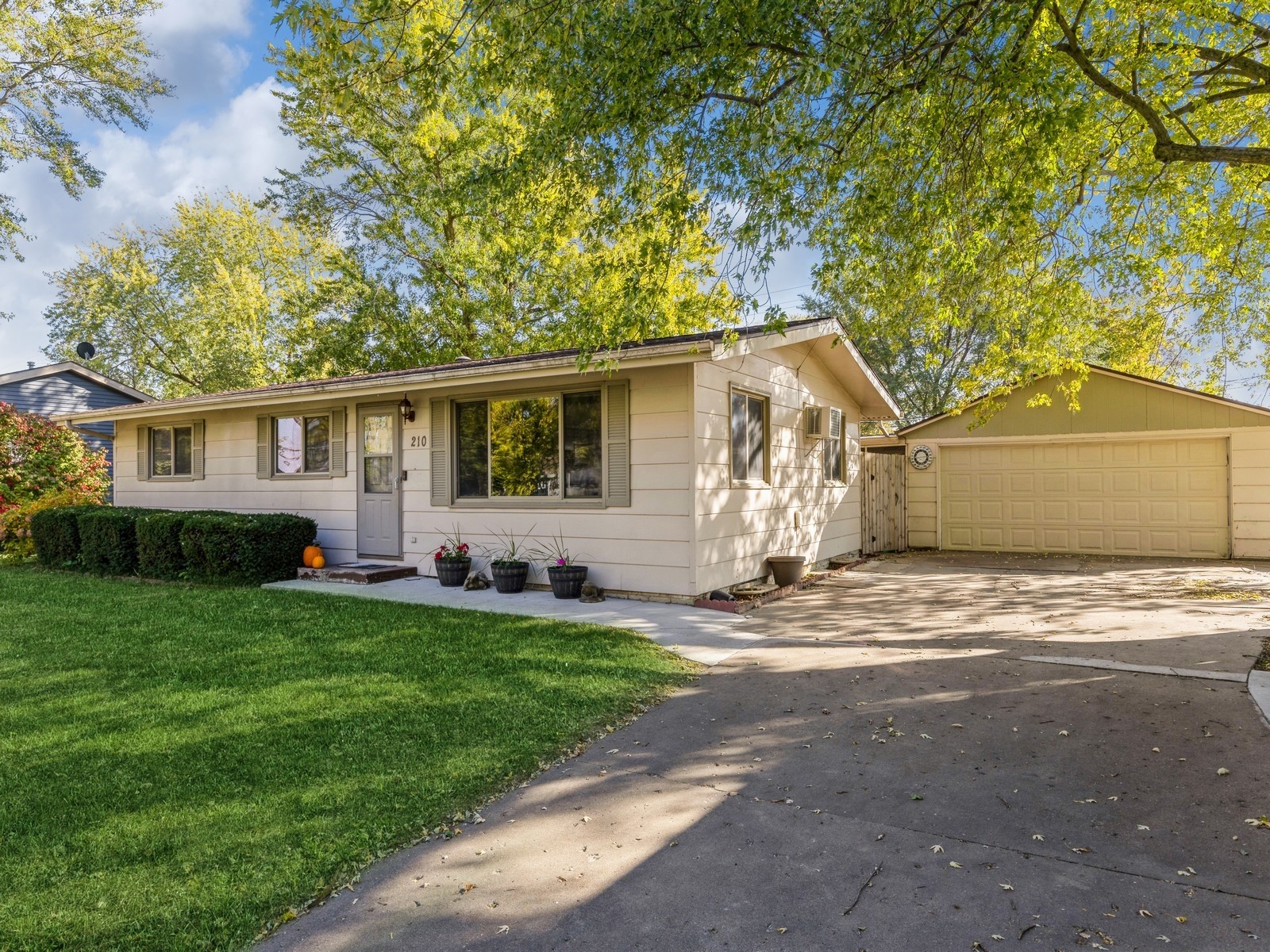 210 W Larson Street, Knoxville, Iowa image 34