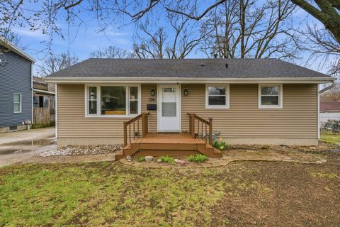 Homes For Sale - 724 19th Street<br/> West Des Moines, IA 50265