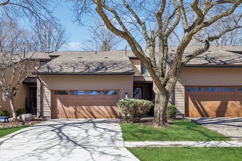 Condo For Sale - 4817 Cedar Drive<br/> West Des Moines, IA 50266