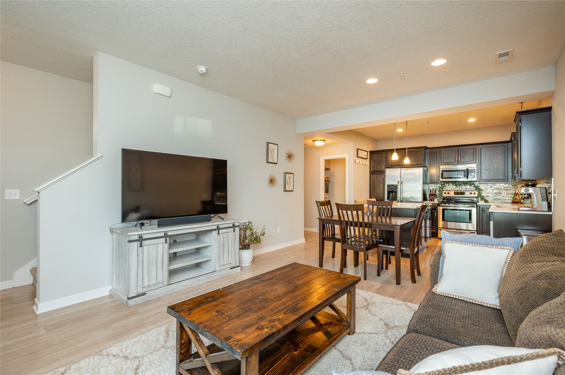 3006 SE Glenstone Drive