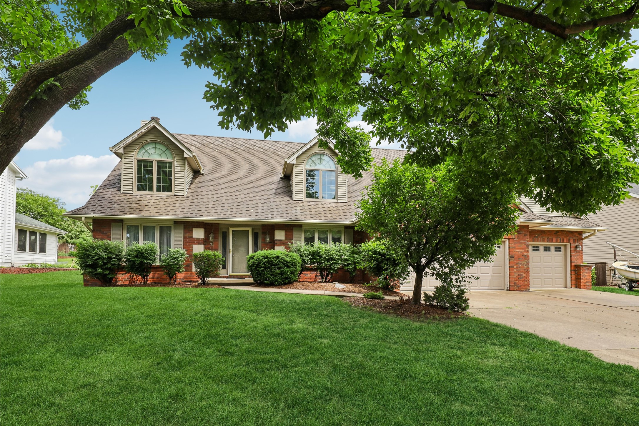 Photo 1 of 32 — 809 58th Street, West Des Moines, IA 50266