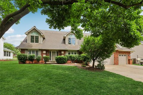 Homes For Sale - 809 58th Street<br/> West Des Moines, IA 50266