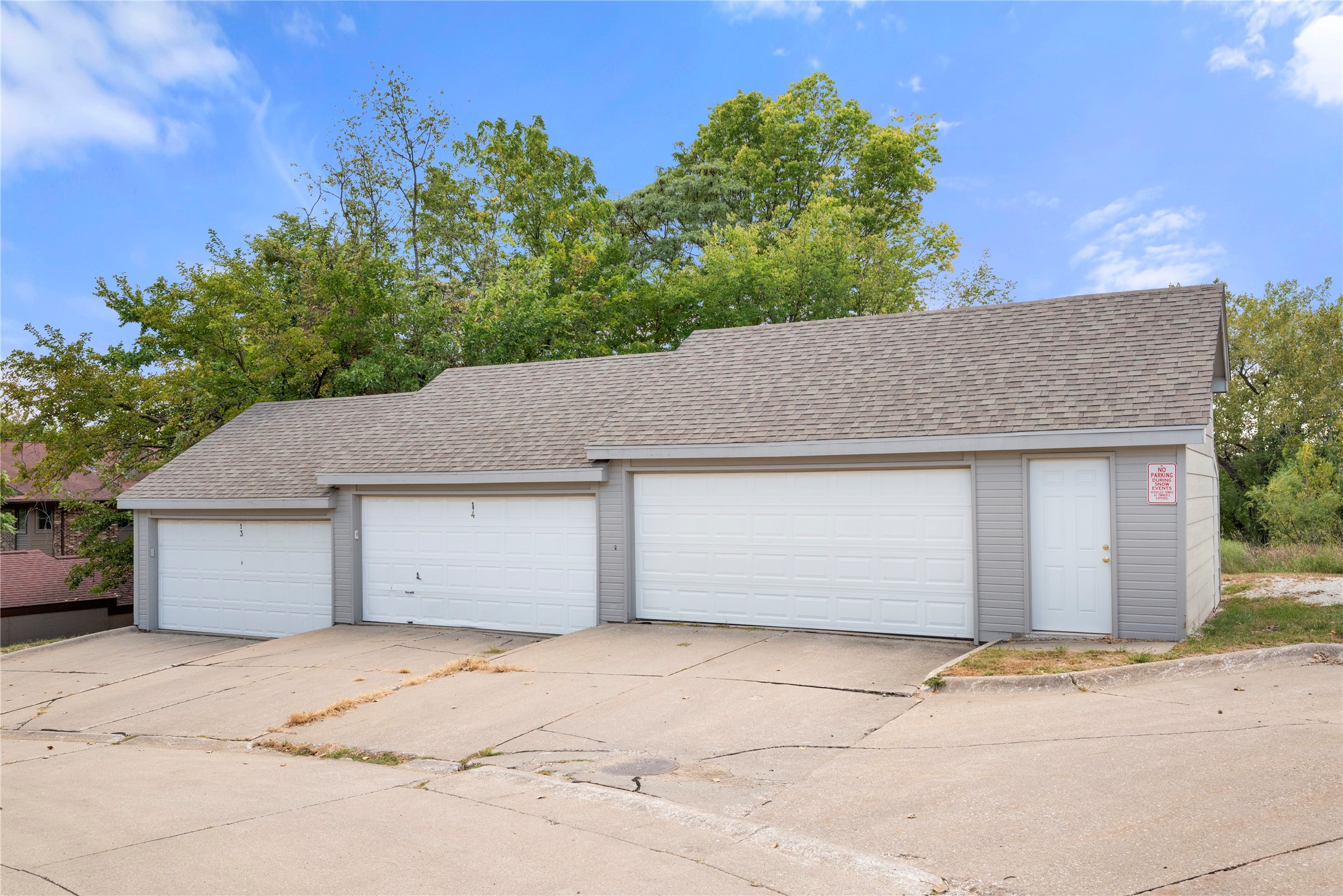 8178 Dellwood Drive, Urbandale, Iowa image 32