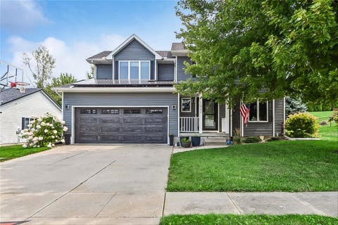 Homes For Sale - 1022 E 18th Street<br/> Newton, IA 50208