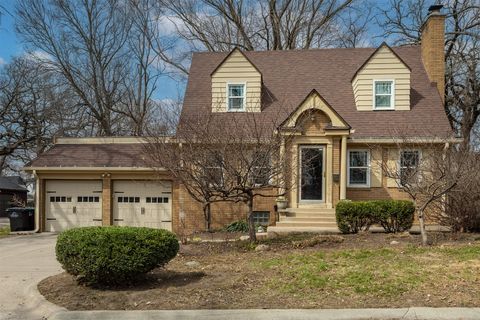 Homes For Sale - 5905 Walnut Hill Drive<br/> Des Moines, IA 50312