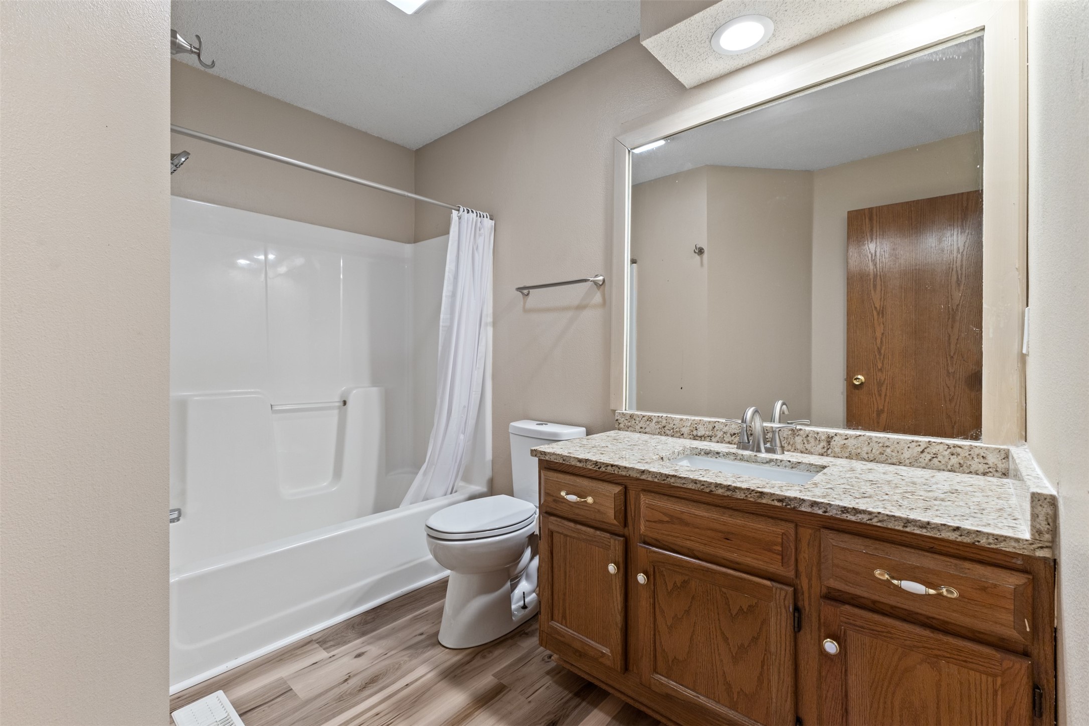 2510 Scenic Valley Drive, West Des Moines, Iowa image 17
