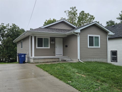 Homes For Sale - 2329 SE 8th Street<br/> Des Moines, IA 50315