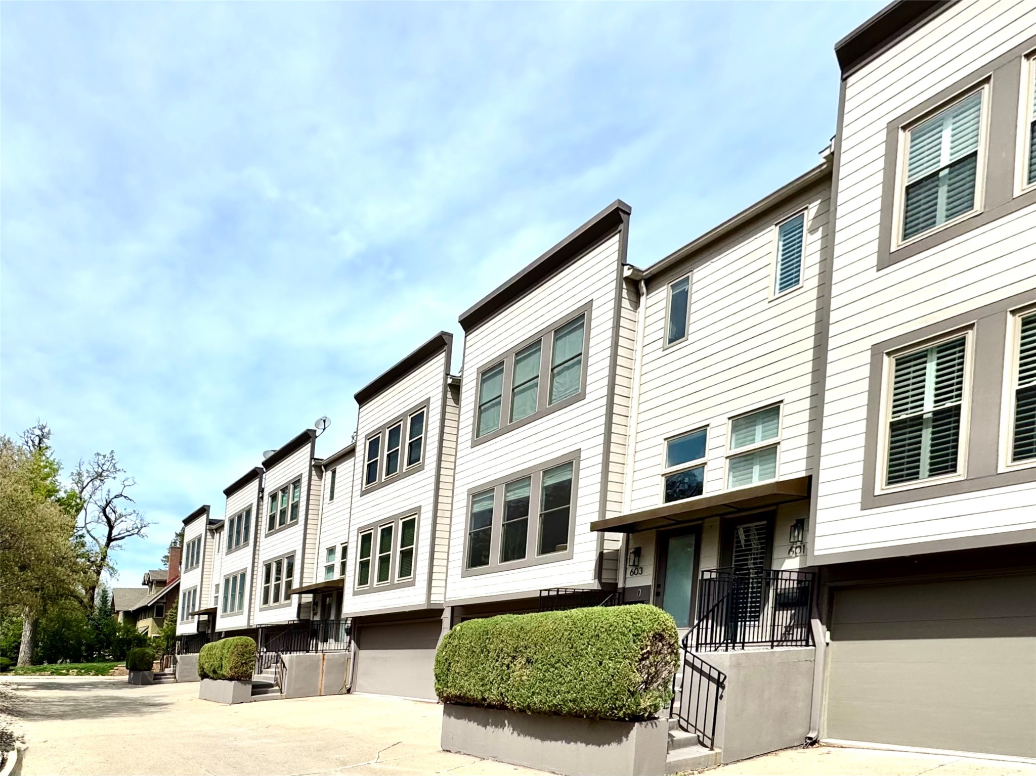 601 41st Street, Des Moines, Iowa image 2