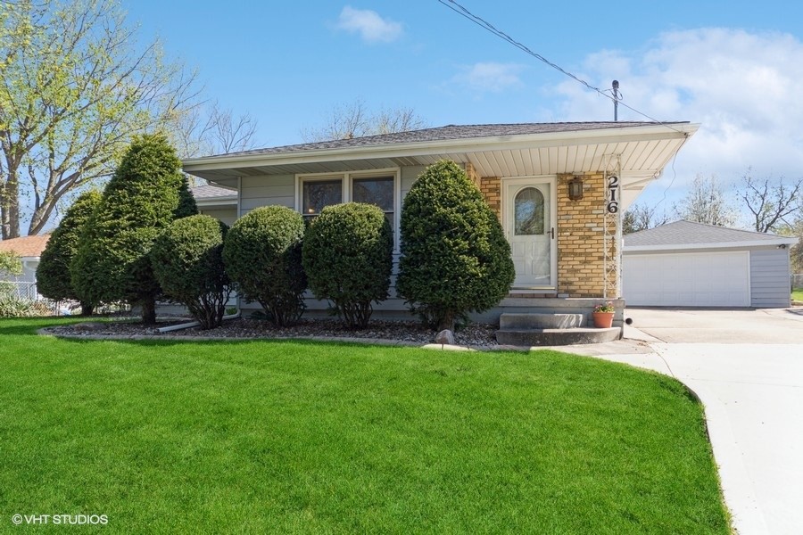 216 NE Circle Drive, Grimes, Iowa image 2