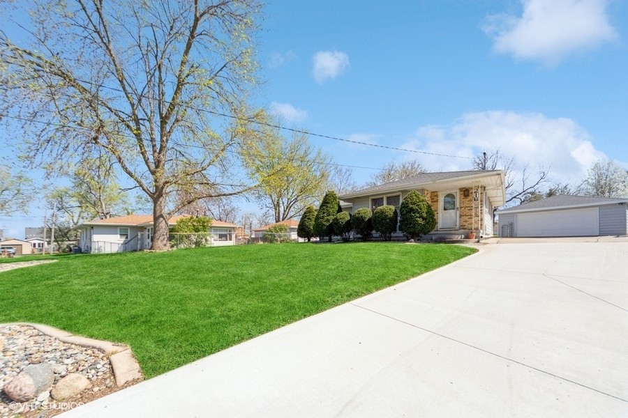 216 NE Circle Drive, Grimes, Iowa image 1