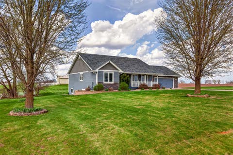 Homes For Sale - 17493 365th Court<br/> Earlham, IA 50072