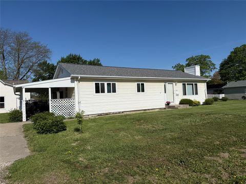 Homes For Sale - 402 N 9th Street<br/> Madison County, Winterset, IA 50273