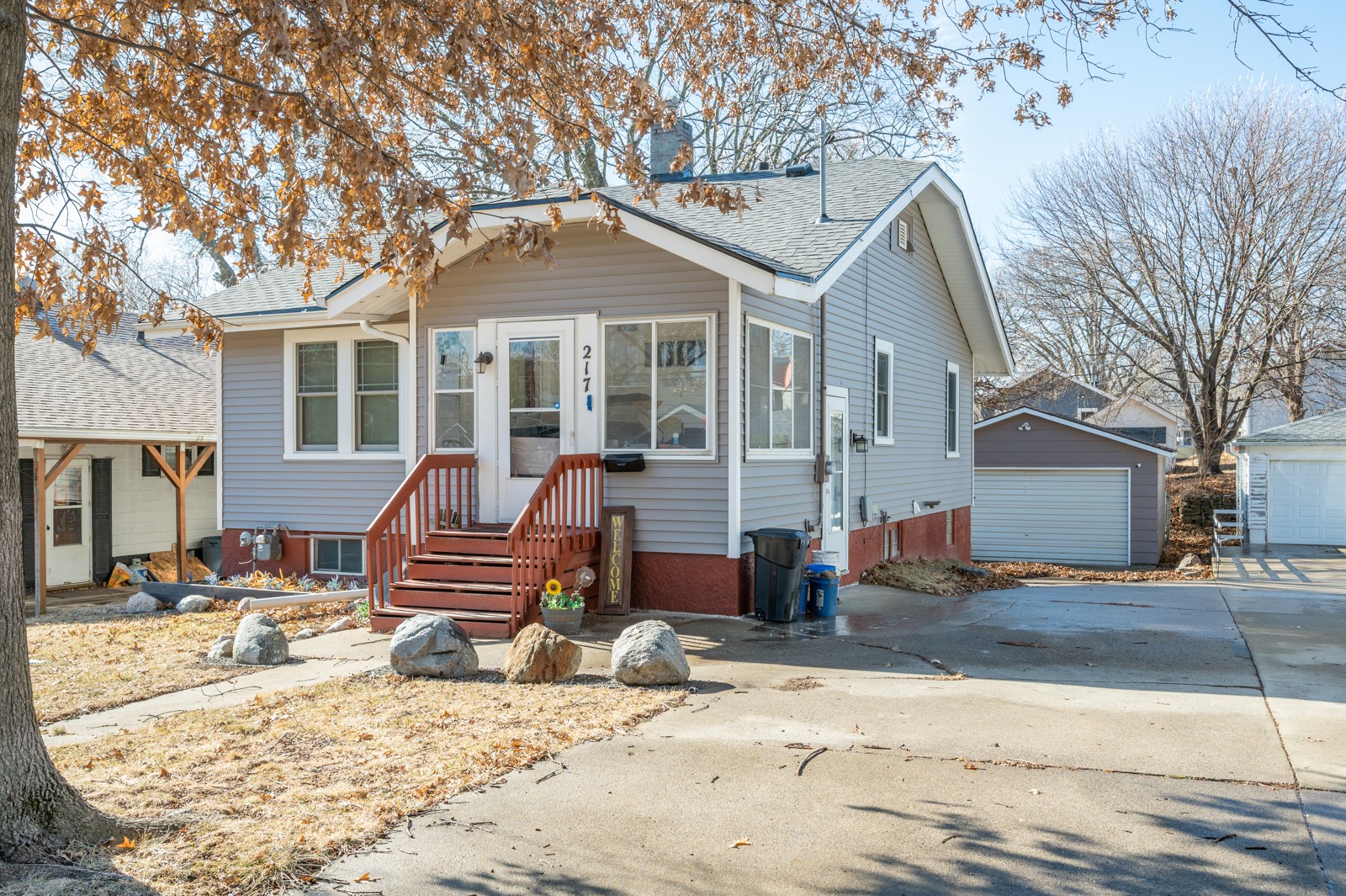 217 W 10th Street, Newton, Iowa image 1