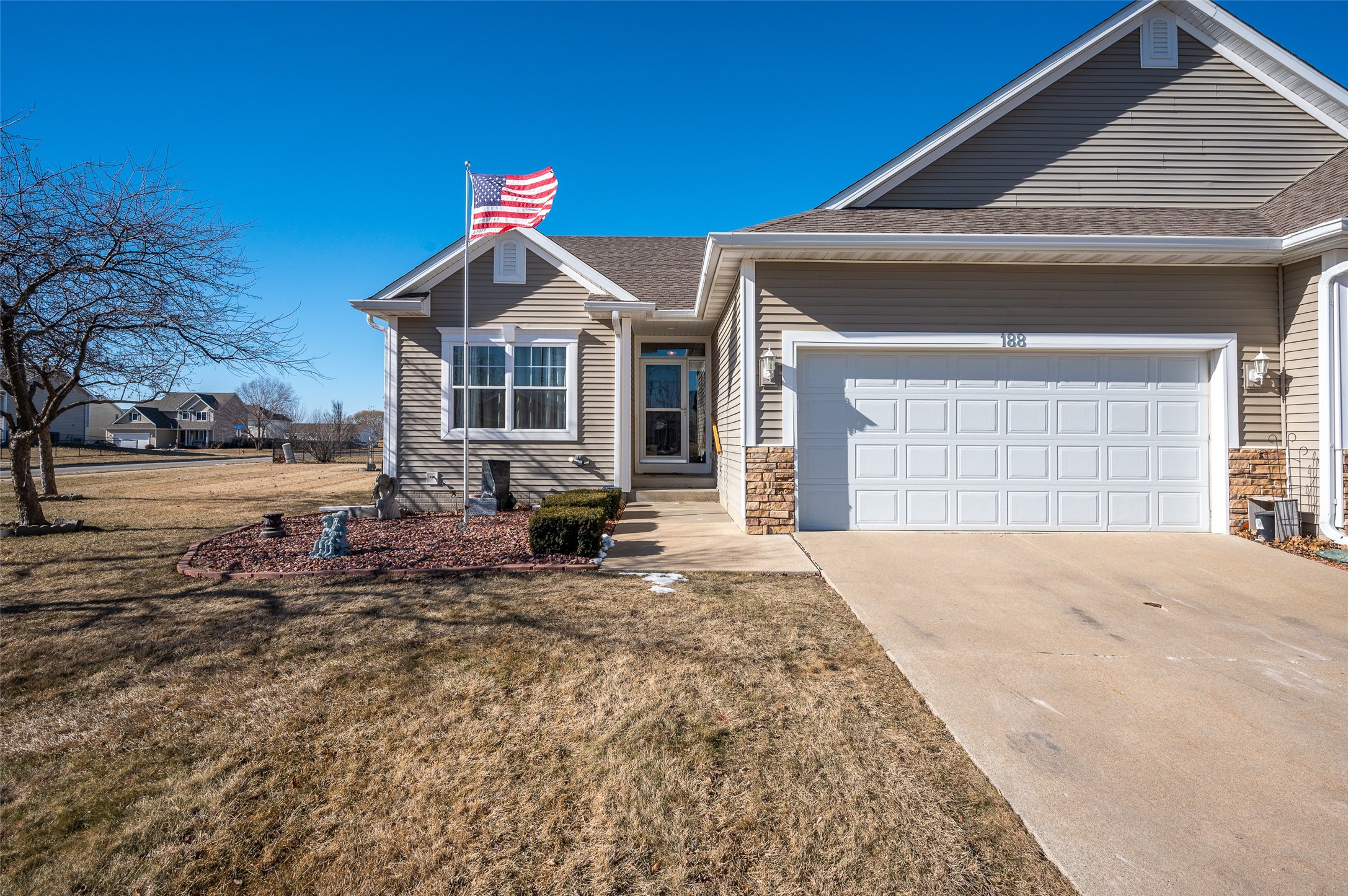 188 SE Sweetgrass Lane, Pleasant Hill, Iowa image 1