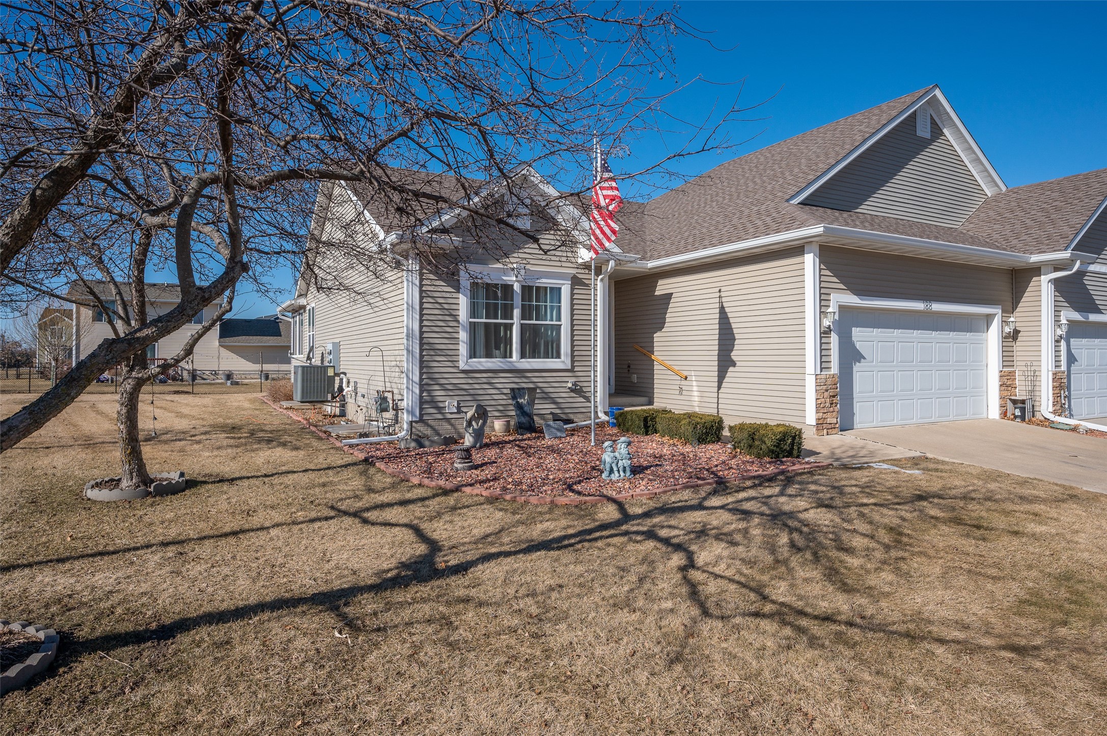 188 SE Sweetgrass Lane, Pleasant Hill, Iowa image 2