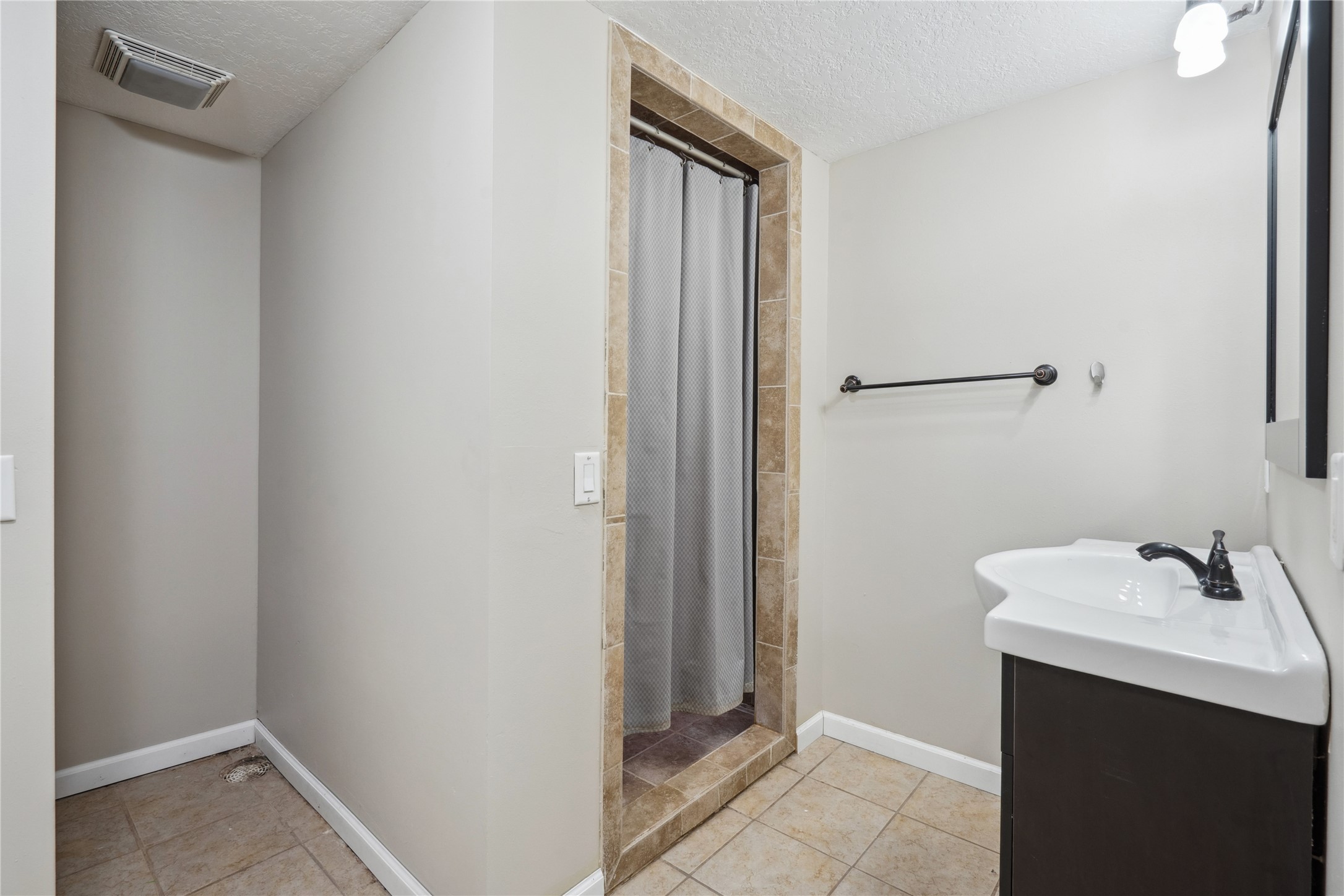 1804 E 33rd Street, Des Moines, Iowa image 21