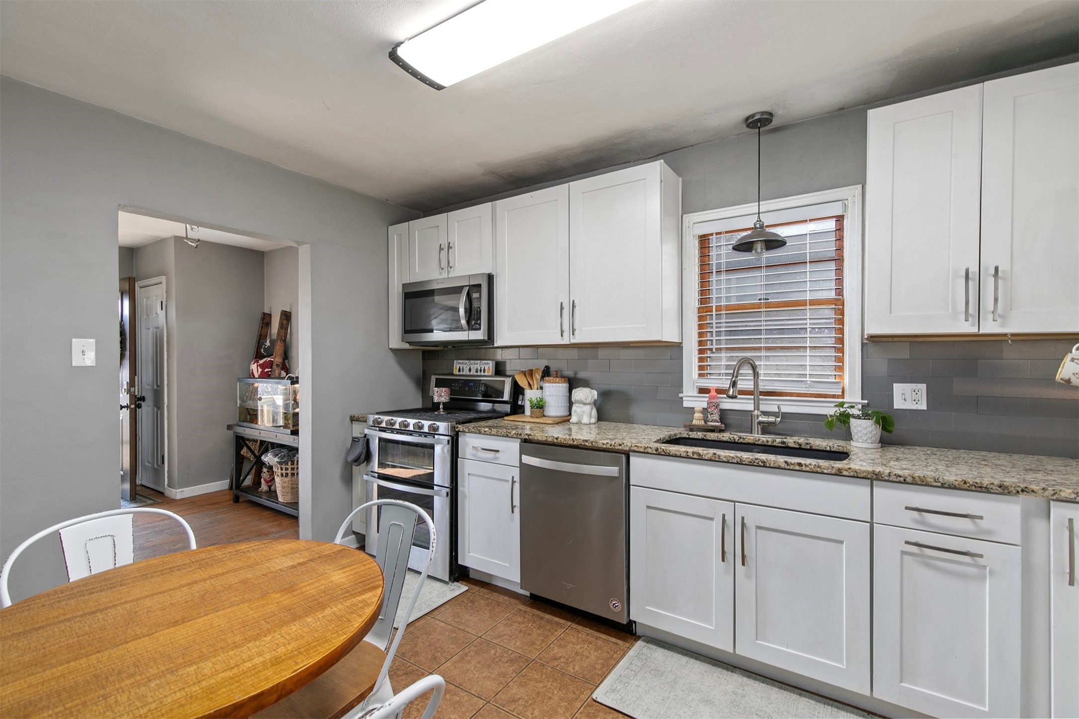 2010 S Union Street, Des Moines, Iowa image 8
