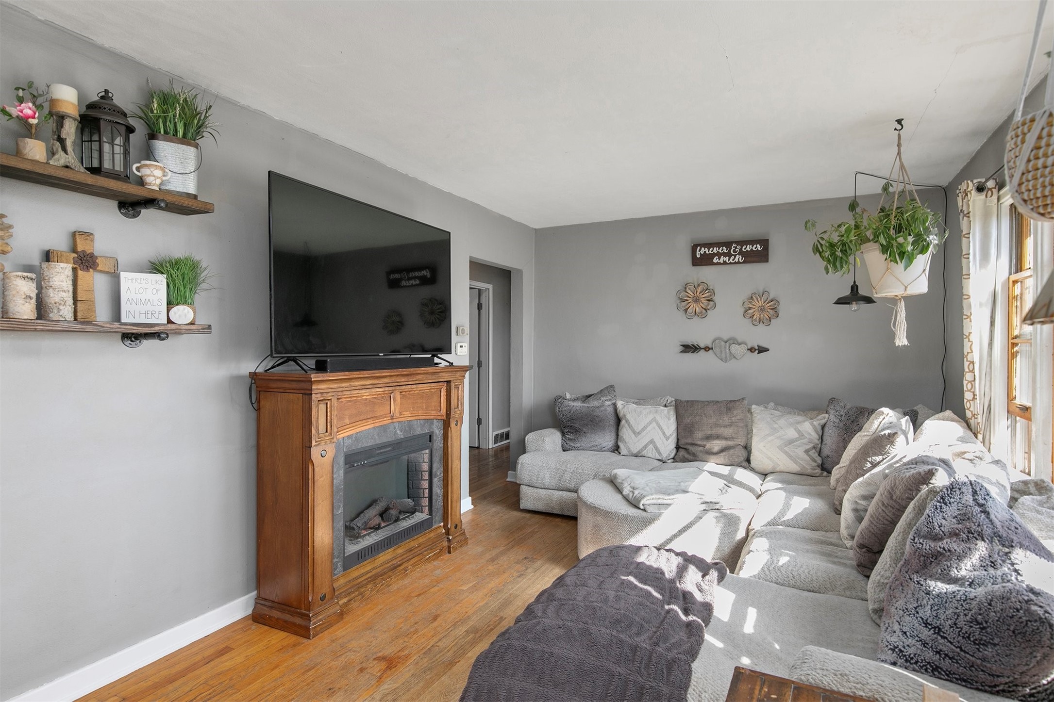 2010 S Union Street, Des Moines, Iowa image 2