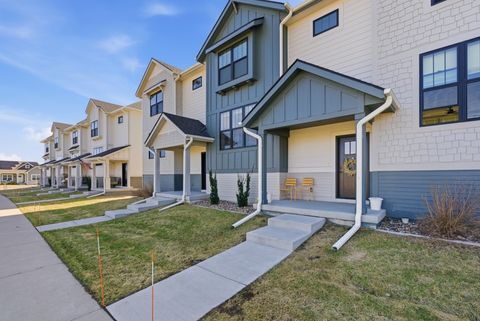Condo For Sale - 2833 SW Prairie Trail Parkway<br/> Ankeny, IA 50023