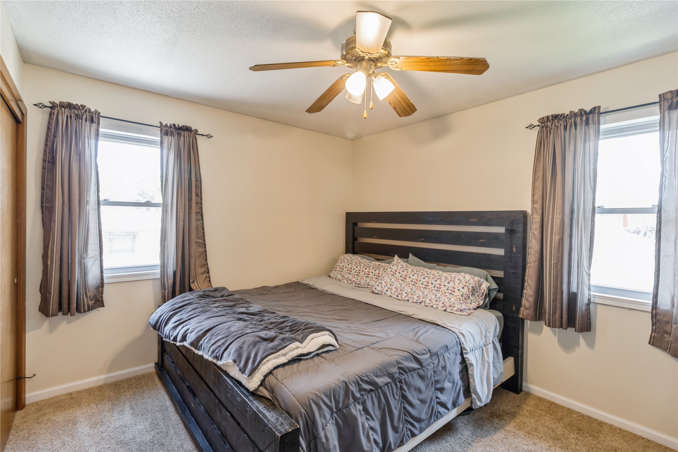 Ankeny, Iowa 50021, United States, 5 Bedrooms Bedrooms, ,2 BathroomsBathrooms,Residential,Active,164466