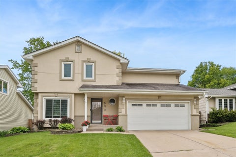 Homes For Sale - 5472 Dakota Drive<br/> West Des Moines, IA 50266