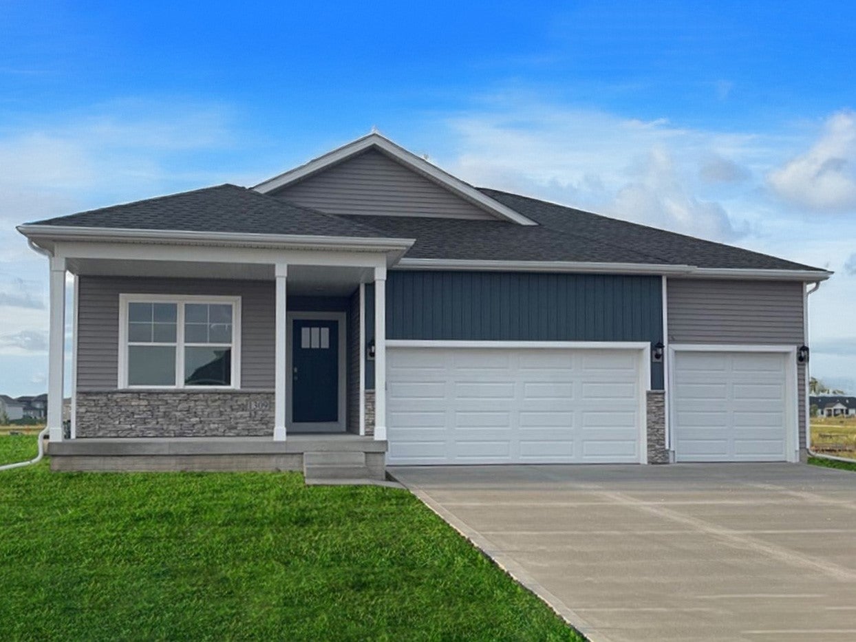 Photo 1 of 21 — 902 2nd Street NE, Altoona, IA 50009