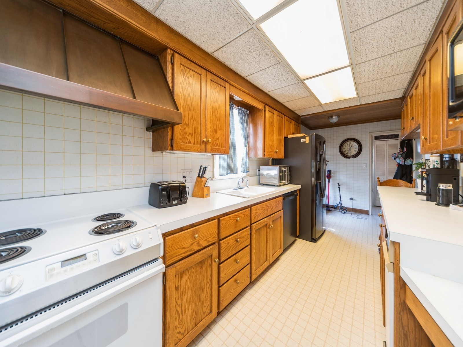 6926 Sunset Terrace, Windsor Heights, Iowa image 12