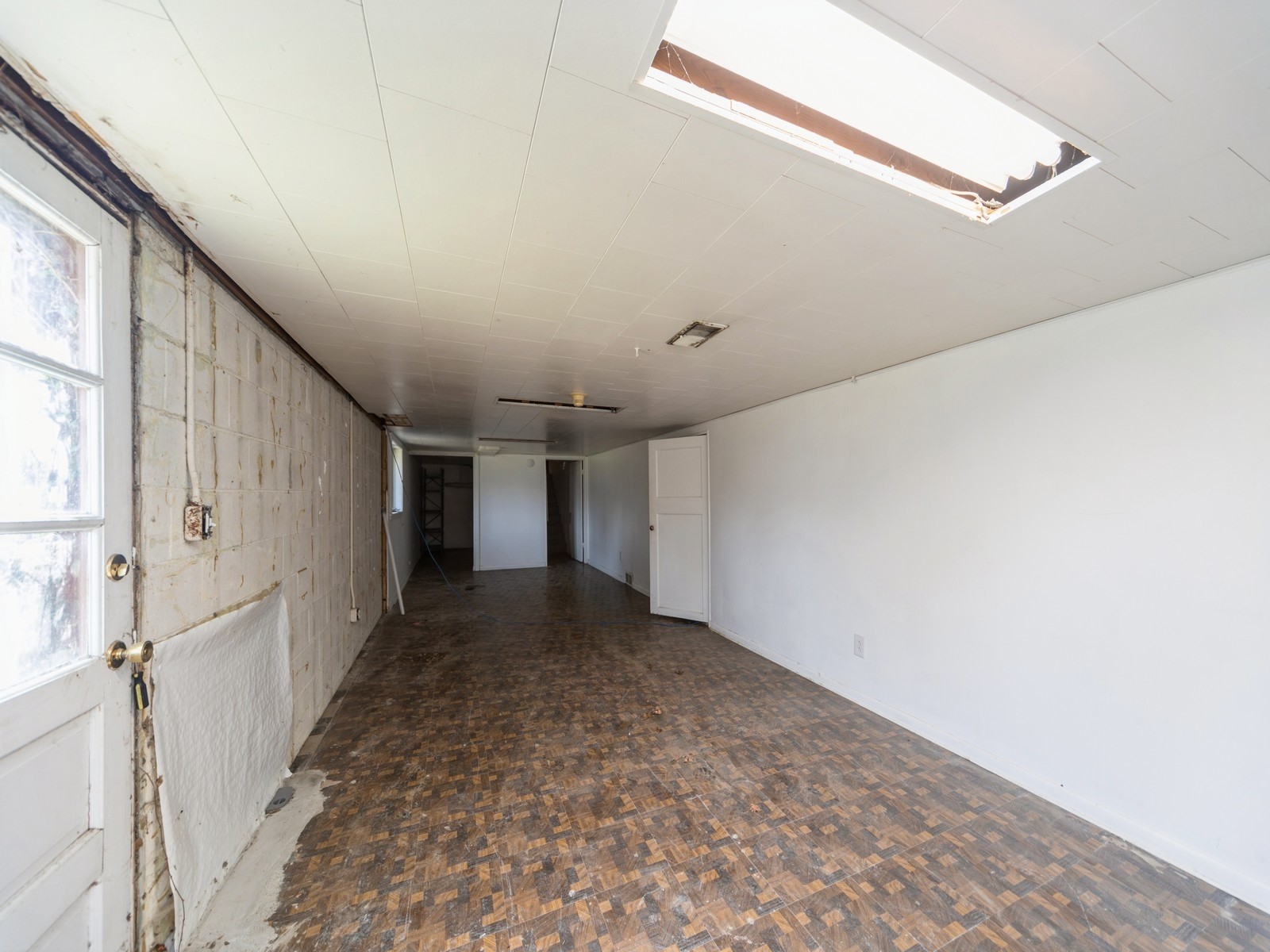 6926 Sunset Terrace, Windsor Heights, Iowa image 25