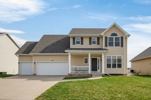 Homes For Sale - 332 NW Driftwood Drive<br/> Ankeny, IA 50023