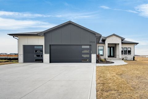 Homes For Sale - 2922 NW Beechwood Drive<br/> Grimes, IA 50111