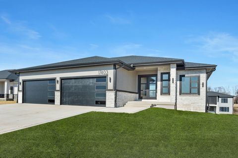 17403 N Valley Drive Urbandale IA 50323