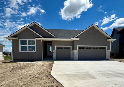 Homes For Sale - 2513 NW Cedarwood Court<br/> Polk County, Ankeny, IA 50023