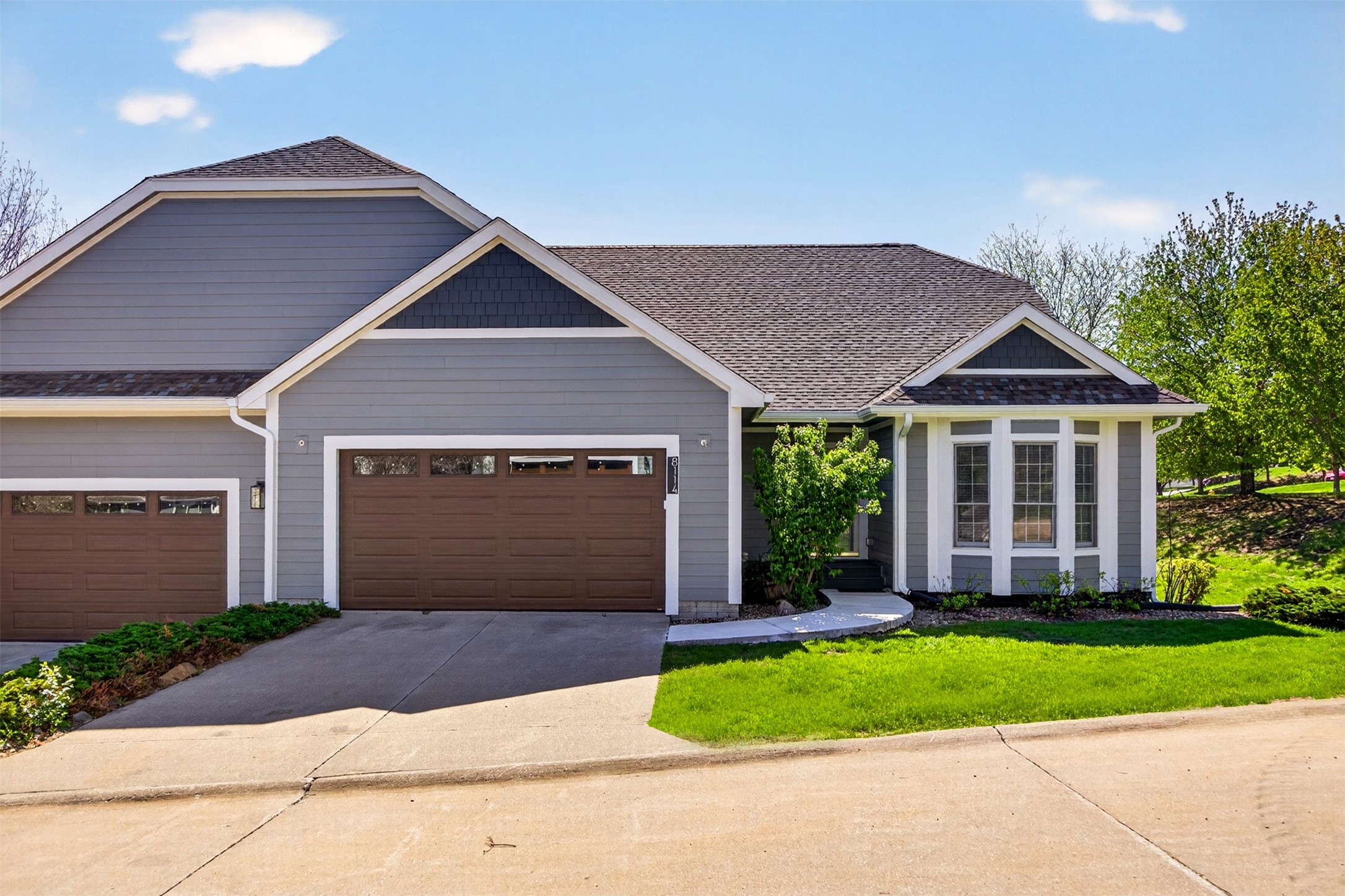 Photo 1 of 35 — 8114 Cobblestone Court, Urbandale, IA 50322