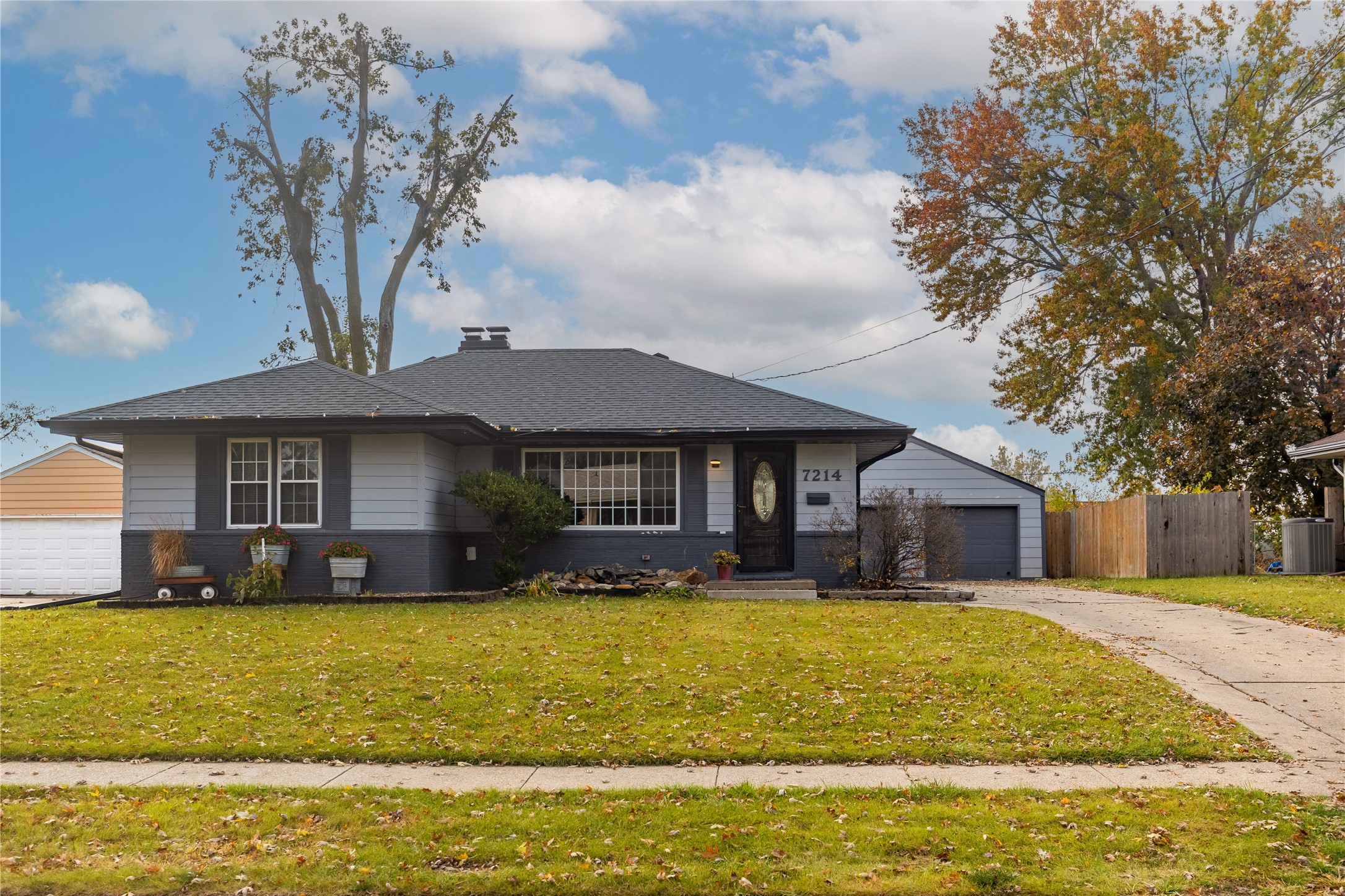 7214 Beechwood Drive, Urbandale, Iowa image 1